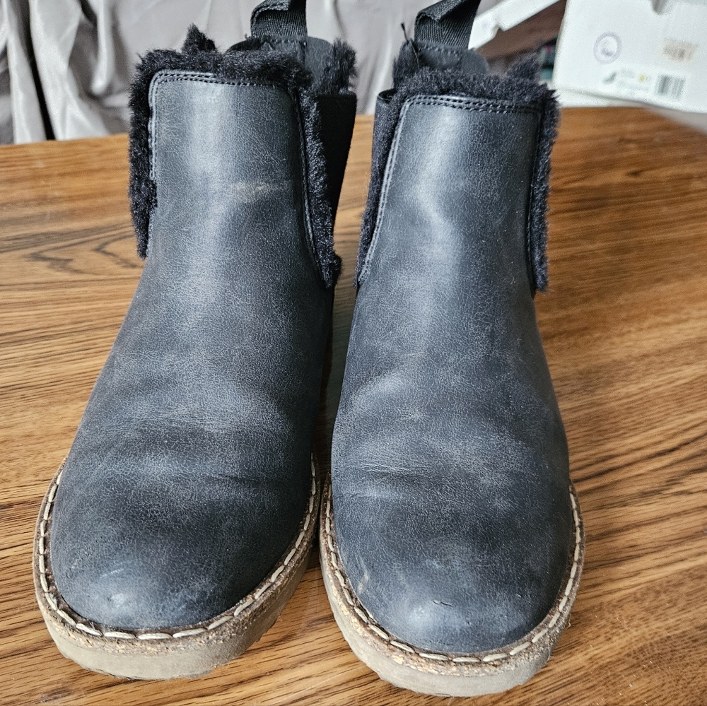 Black Fuzzy-Lined Chelsea Booties